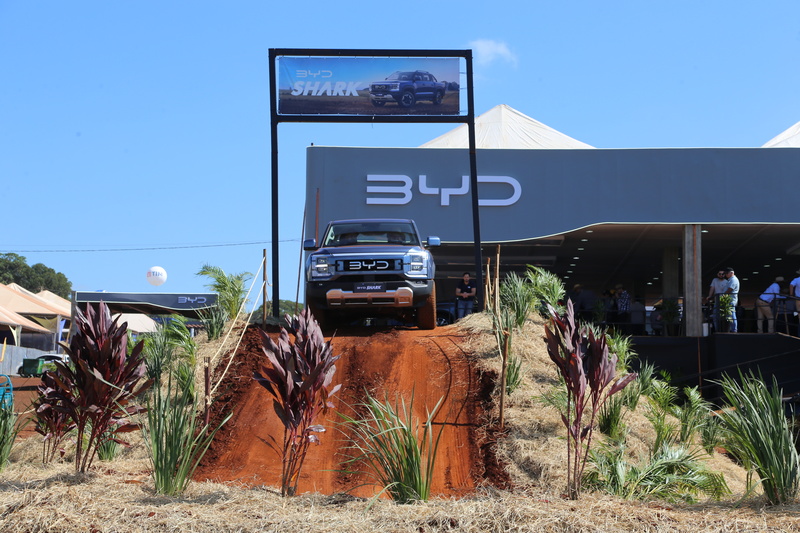 BYD marca presença na Agrishow 2025 com veículos elétricos, híbridos e tecnologias para o agro